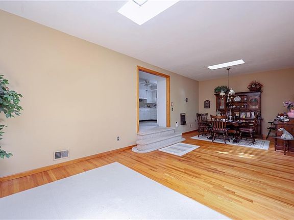 4th image of 96 Highland Ave