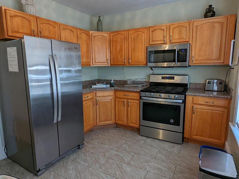 1st image of 286 Franklin St Floor 2