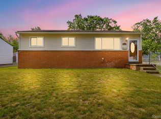 34955 Winslow St, Wayne, MI 48184