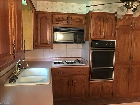 5th image of 1060 N Ward Ave