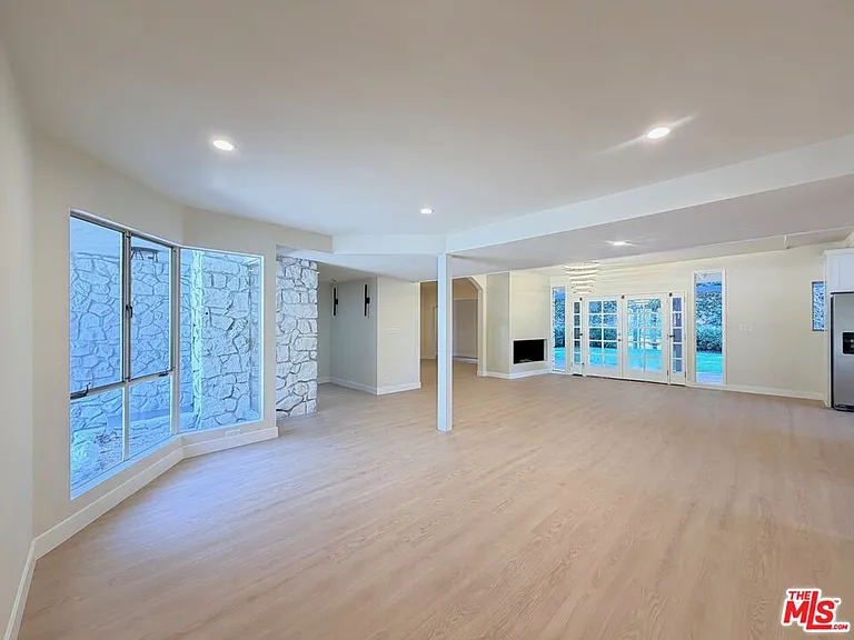 2000 San Ysidro Dr — Photo 2