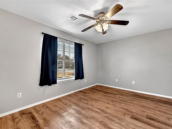 2nd image of 431 Woods Dr