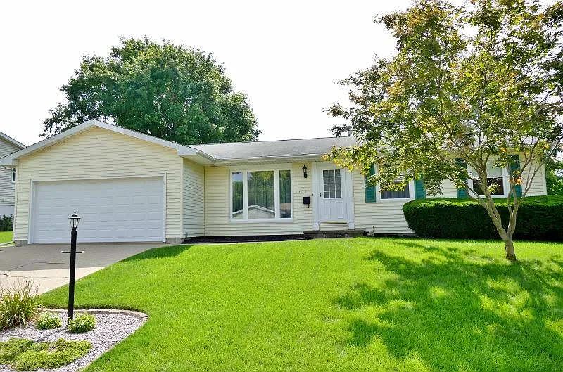 3328 W Capitol Dr photo 1