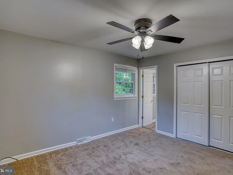 124 Hilldale Ct — Photo 35