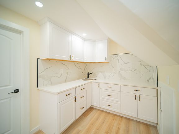 4th image of 83-85 Nagle St #3
