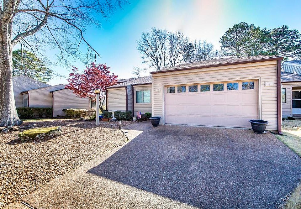 1st image of 601 Woodlawn Dr APT 28