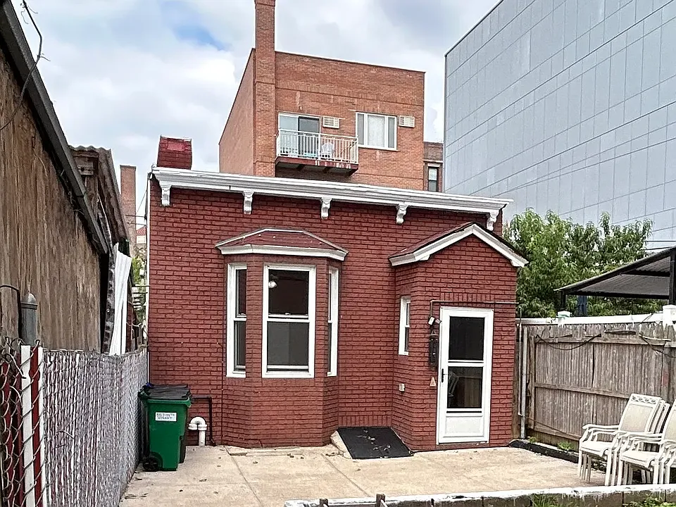 357 44th St