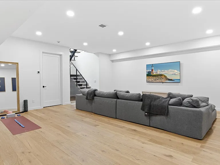 78 Walker Ave — Photo 26