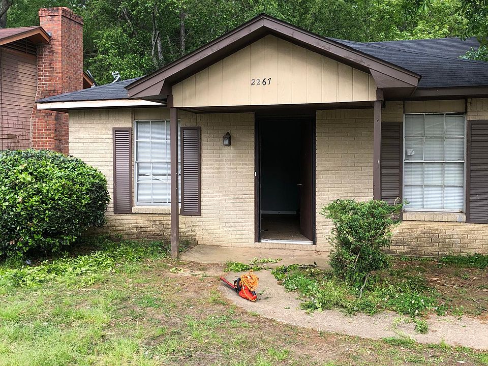 2nd image of 2267 Forest Glen Dr