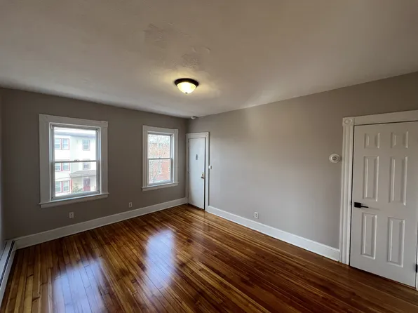 103 Gold St #3B, New Britain, CT 06053