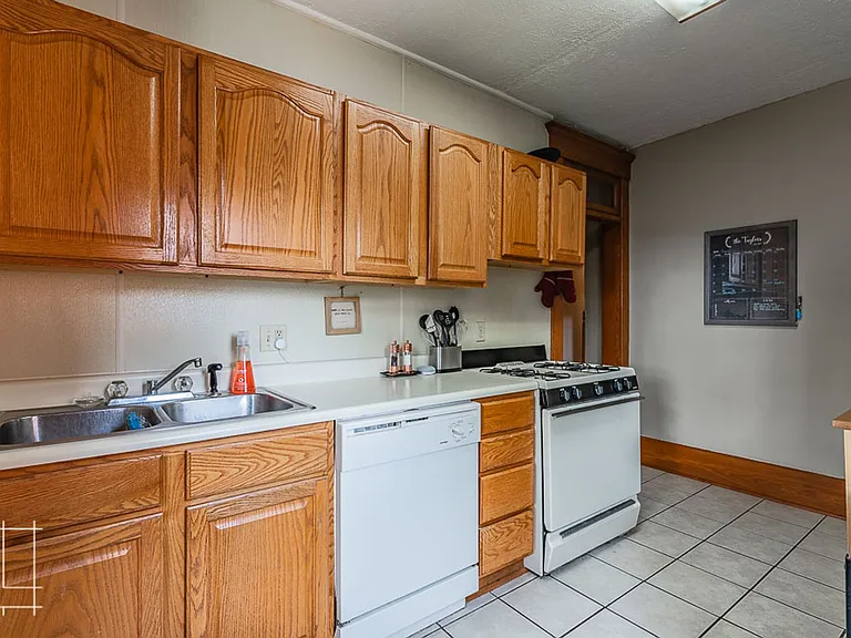 83 King Ave — Photo 2