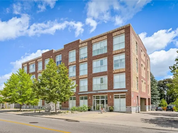 36 Regina St N #302, Waterloo, ON N2J 3A2