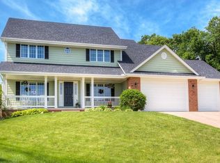 4584 Deerwood Cir, Johnston, IA 50131