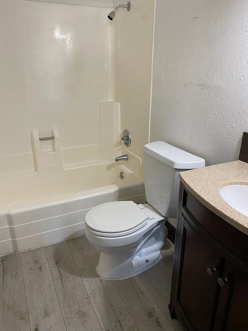 2504 E Thayer Ave — Photo 4