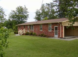 109 W B St, Erwin, NC 28339