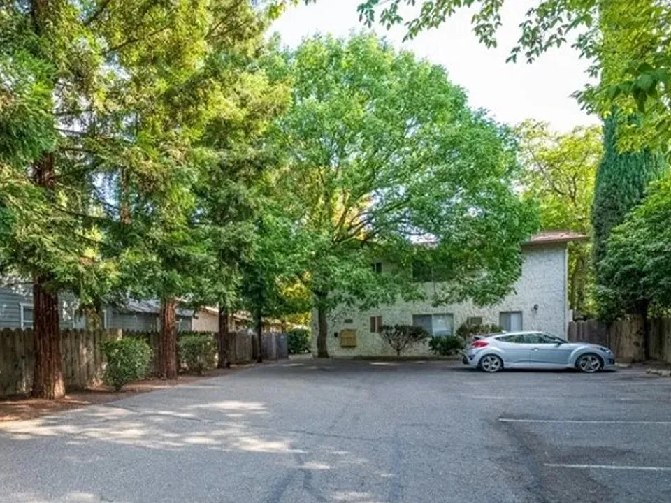 Pre-leasing for Summer 2027!