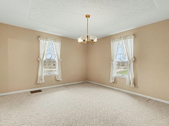 5th image of 7332 Hillside Ave