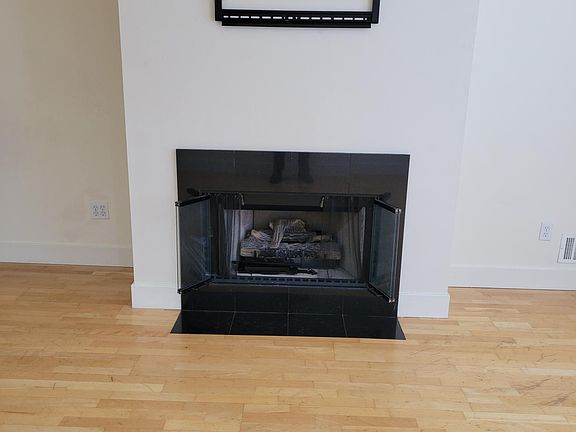 5th image of 2331 Mission St #1