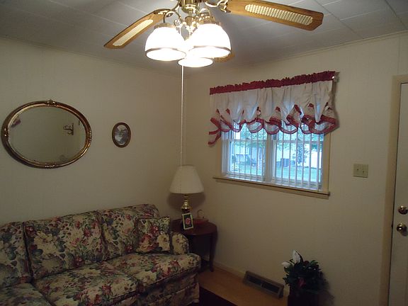 3rd image of 429 Scottdale Ave