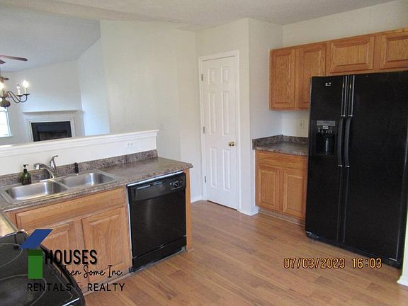 5th image of 102 White Willow Ct