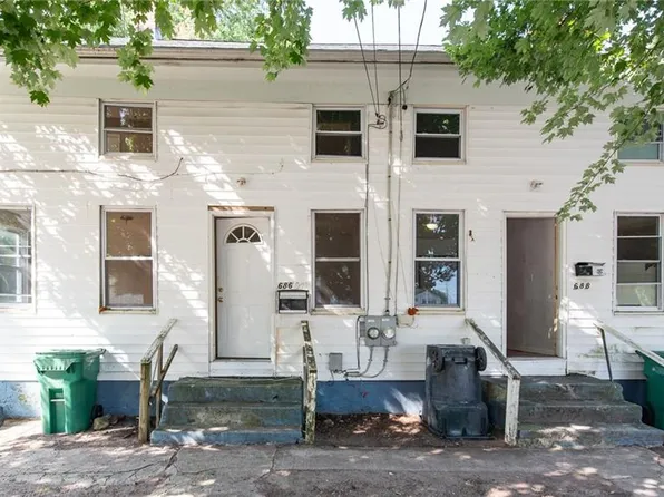 686-688 East Ave, Warwick, RI 02886