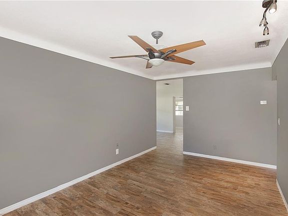4th image of 736 45th Ave N