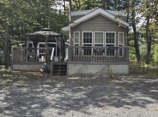 29 Sunshine Dr, Gouldsboro, PA 18424