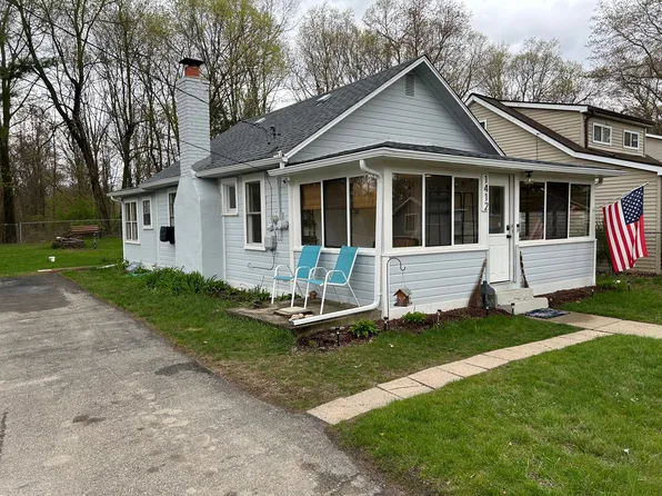 1412 Harding Ave, Lake Orion, MI 48362