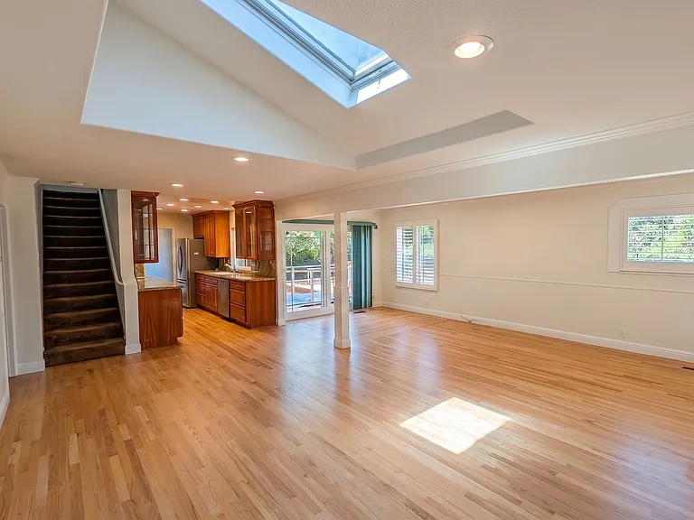 6923 Lassen St — Photo 3