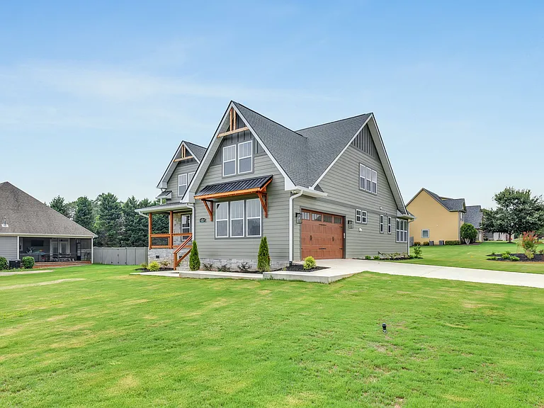 117 Carshalton Dr — Photo 5