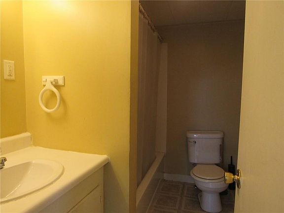 2nd image of 60 Charlotte St