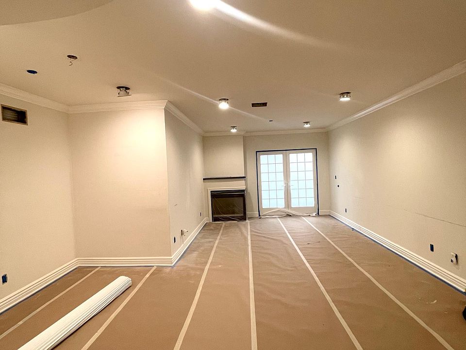 1st image of 1135 Rexford Dr #106