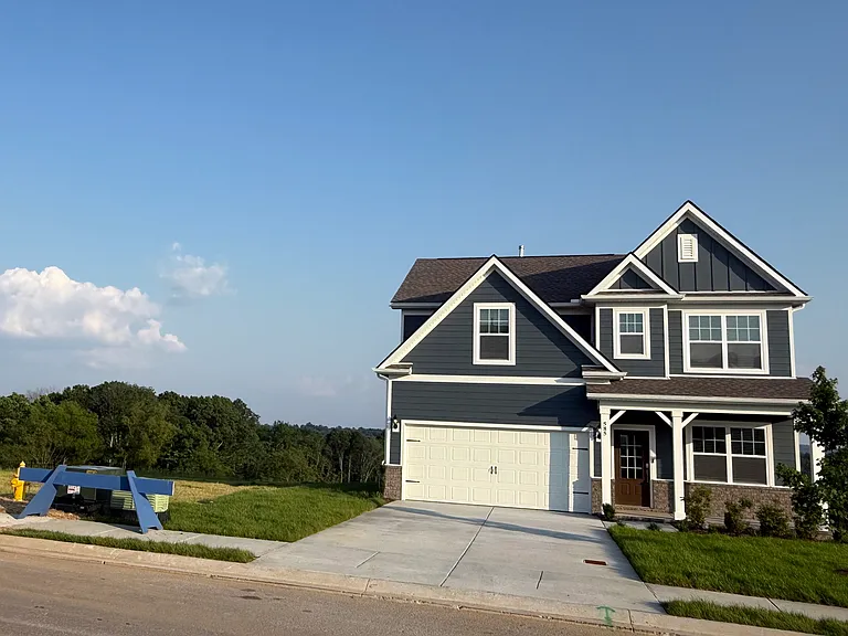 585 Lyness Dr — Photo 2