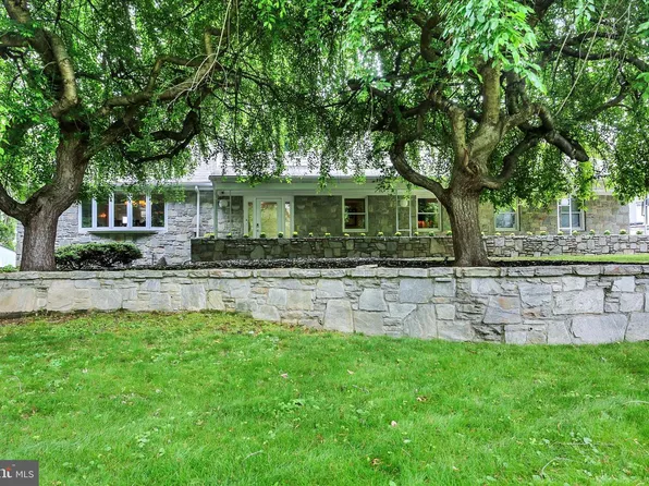 332 Blacklatch Ln, Camp Hill, PA 17011