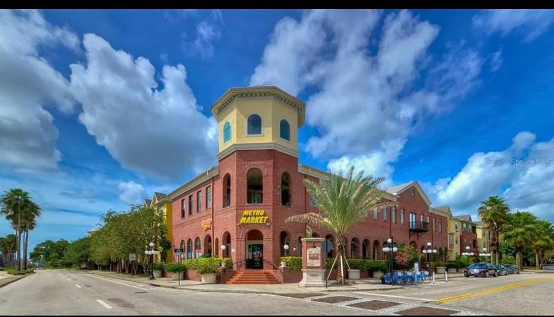 1810 E Palm Ave — Photo 1
