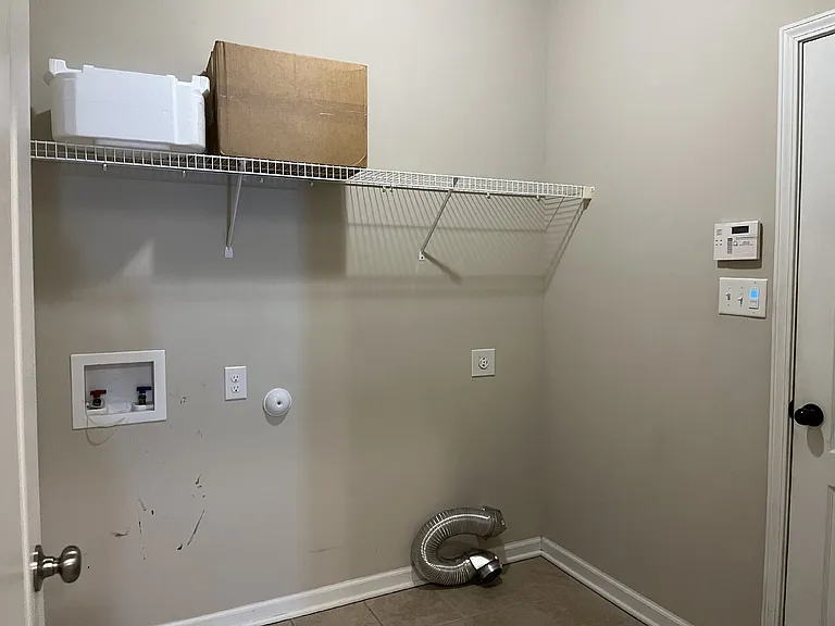 111 Cavalier Dr — Photo 27