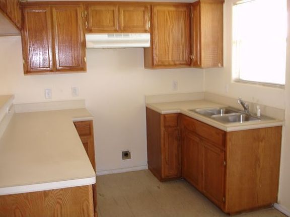 5th image of 3710 Sawgrass St