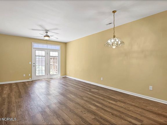 3rd image of 816 Shelton Ct
