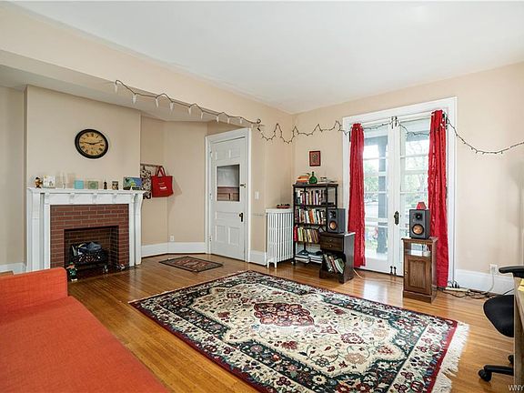 2nd image of 70 W Oakwood Pl