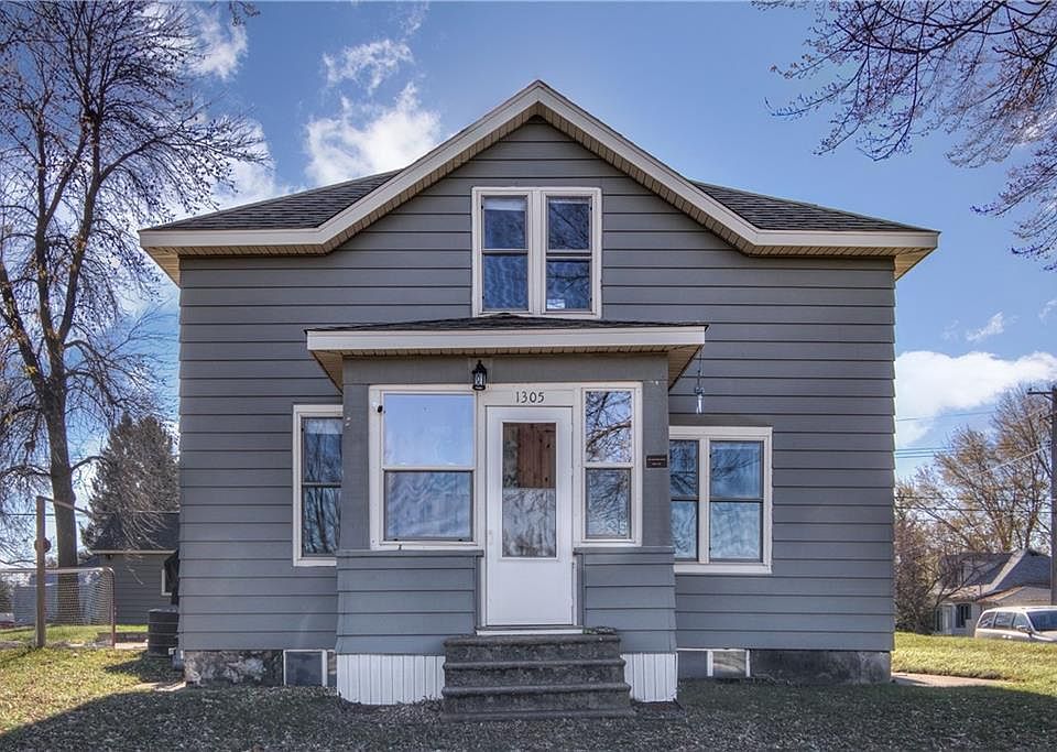 1305 Warren Street Chippewa Falls WI 54729 Zillow