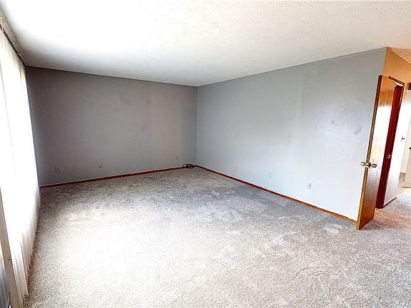 3rd image of 18707 Muskoka Ave