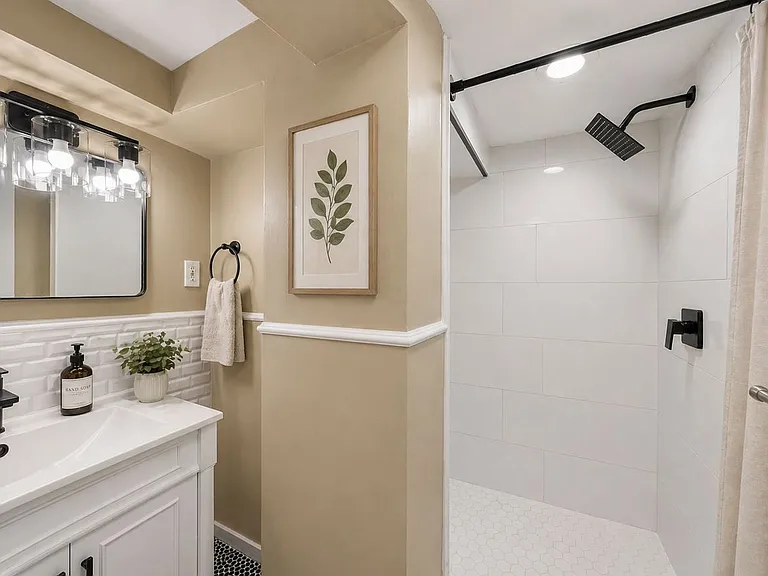 569 Chestnut St #1 — Photo 7