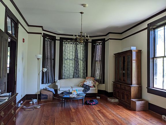 Living room toward front (pardon the mess of tenant vacating)