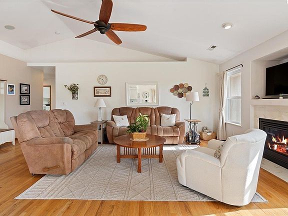 3rd image of 901 Sirron Ave