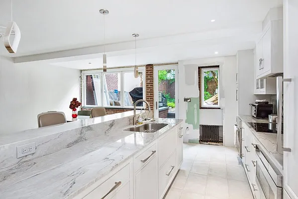 Rented by Compass | media 31