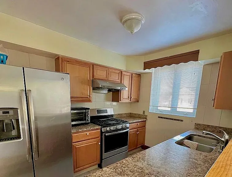 8164 Lister St — Photo 3
