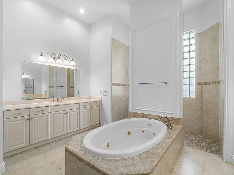 6641 Conch Ct — Photo 26