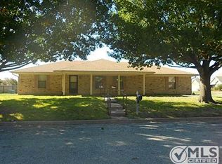 2207 N Village Dr, Bonham, TX 75418