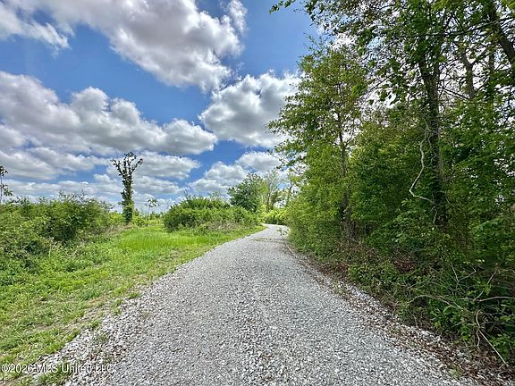 4th image of 536 Omega Rd