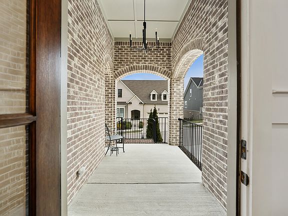 5th image of 3303 Vinemont Dr
